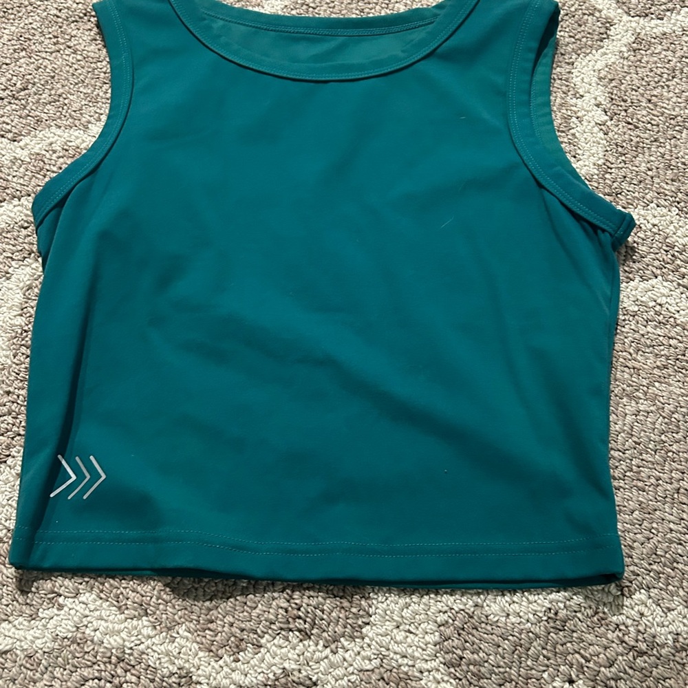 J80 fit tank top size small